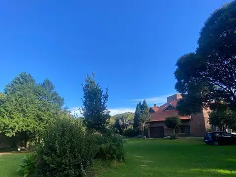 Casa 6 ambientes con 5 baños