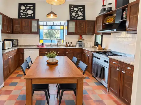 Casa en Venta con 2 cocheras