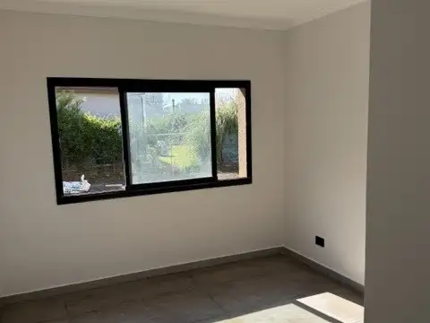 Moderna Casa de 5 Ambientes a Estrenar