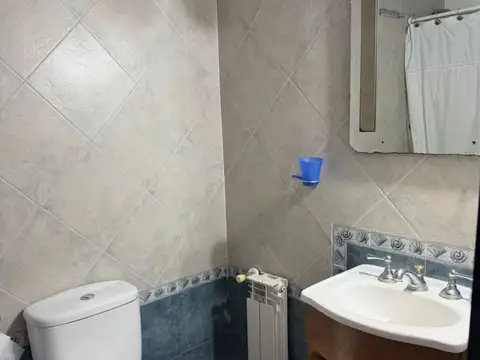 Casa en Alquiler con 2 cocheras