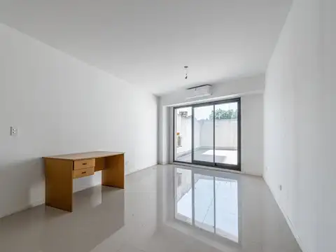 Monoambiente con cochera y patio Villa Urquiza