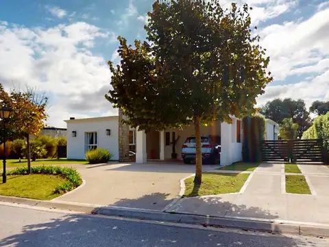Casa de 4 ambientes en Barrio Privado Arenas del Sur