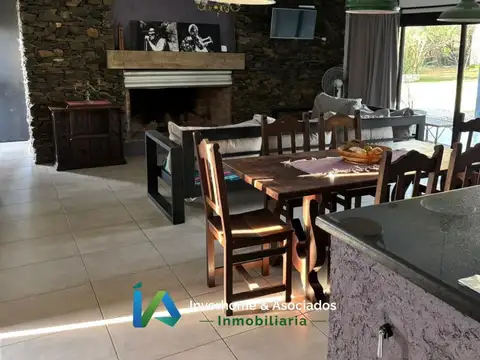 Casa en Venta con 8 cocheras