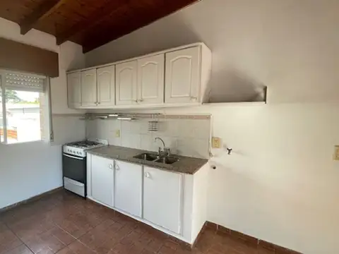 Depto Tipo Casa en Alquiler en La Plata, $ 650.000