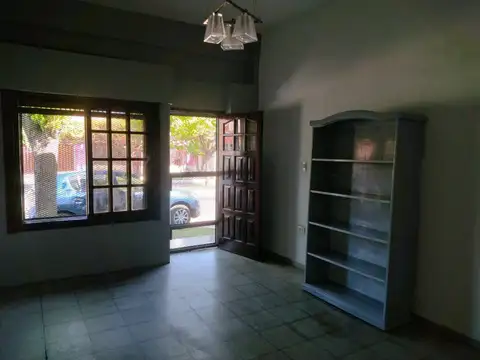 Casa en venta - 2 Dormitorios 1 Baño - 216mts2 - Quilmes