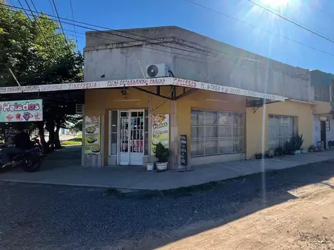 Local con 4 departamentos a la venta