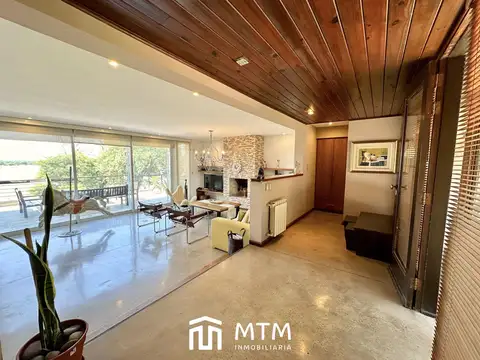 Casa en Venta con 4 cocheras