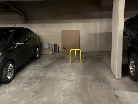 Cochera cubierta en VENTA - San Isidro