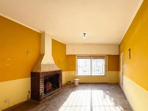 Venta PH 3 Ambientes al Frente con Patio y Garage