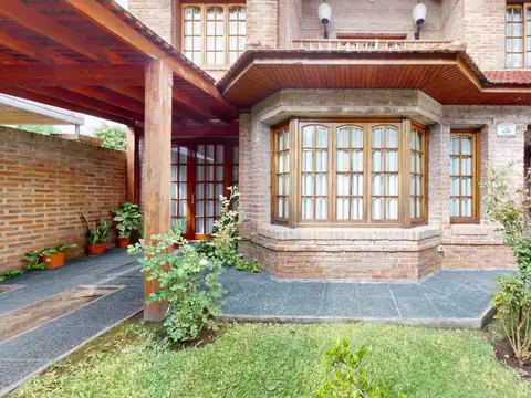 Casa 7 ambientes con 3 baños