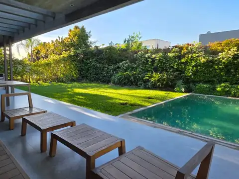 Casa en Alquiler temp. ENERO 2026, 4 Dorm, playroom.(posib. desde 21.12.25)