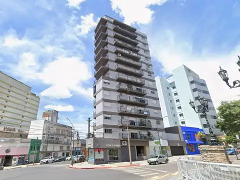 Departamento de piso completo en pleno centro en venta