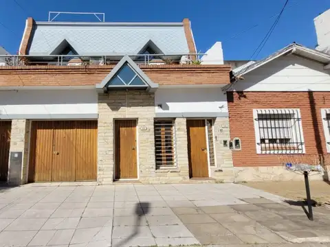 Muy lindo ph al frente a 4 cuadras de Av. Rivadavia.