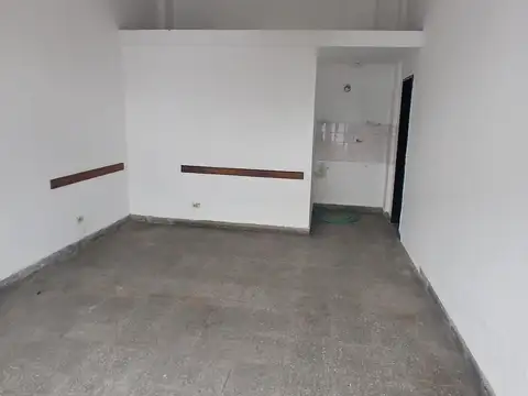 Local en Alquiler en Isidro Casanova, $ 500.000