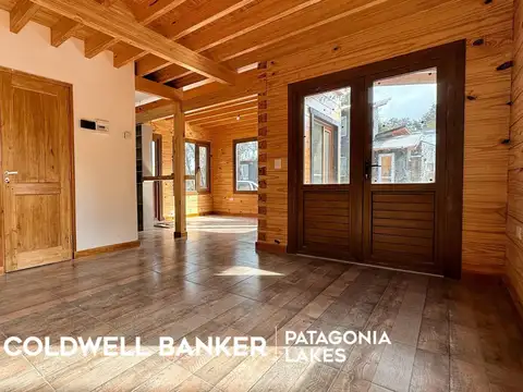VENTA Casa de 90m2 ubicada en barrio Tres Cerros sobre lote de 280m2, Villa La Angostura.
