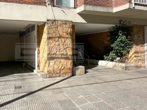 Av Libertador  al 2700, entre J B Alberdi y R S Peña