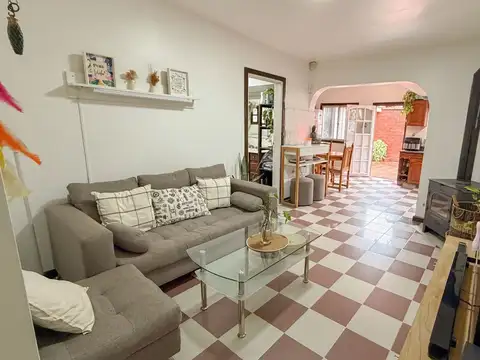 Casa en Venta con 2 cocheras