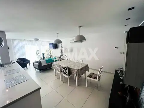 Casa 8 ambientes con 3 baños