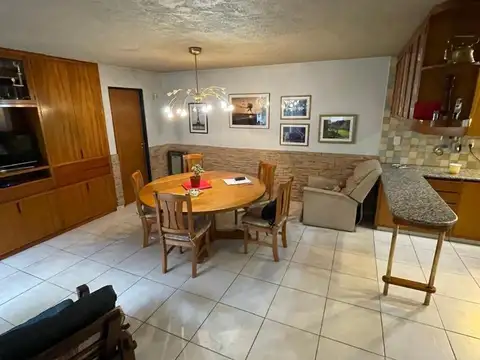 Casa 10 ambientes con 3 baños