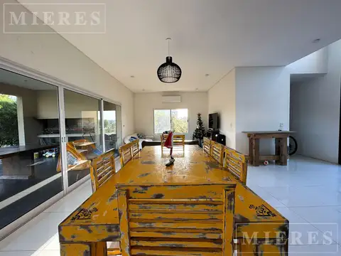 Casa 5 ambientes con 2 baños