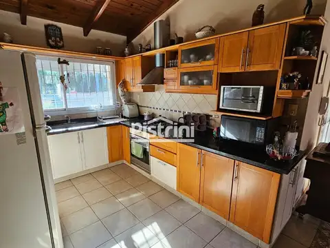 Amplia casa en Roldán