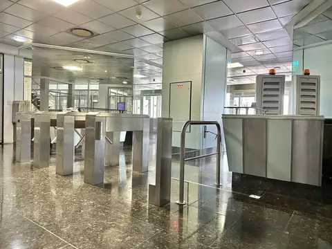 IMPONENTE EDIFICIO CORPORATIVO DE 5600M2 MAS 170 COCHERAS, INMEJORABLE UBICACIÓN, EN MARTINEZ.