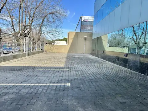 Oficina en Alquiler con 170 cocheras