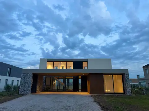 CASA 5 AMBIENTES VENTA EN LA PROVIDENCIA CANNING