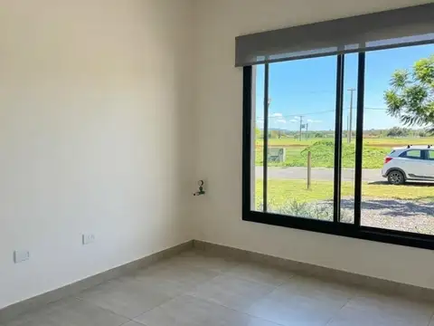 Casa en Alquiler con 2 cocheras