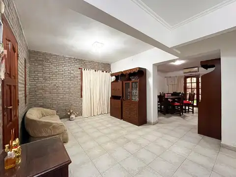 Casa 6 ambientes con 3 baños