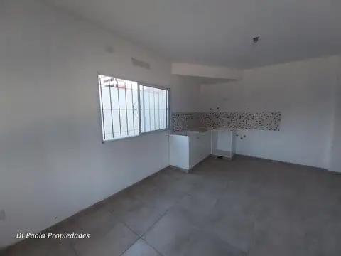 Depto Tipo Casa en Venta en Temperley, USD 59.000