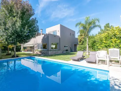 Venta Casa 6 ambientes con Pileta en Ayres Plaza