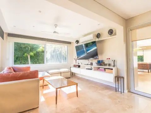Venta Casa 6 ambientes con Pileta en Ayres Plaza