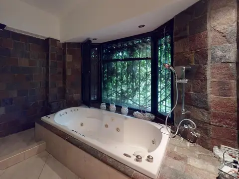 Casa 7 ambientes con 4 baños