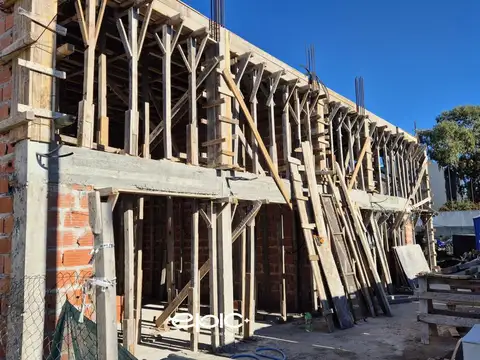 Venta Local Comercial de pozo en Pinamar centro