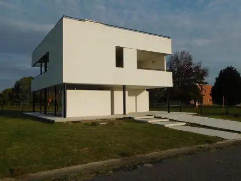 Casa en Venta en Francisco Alvarez, USD 250.000