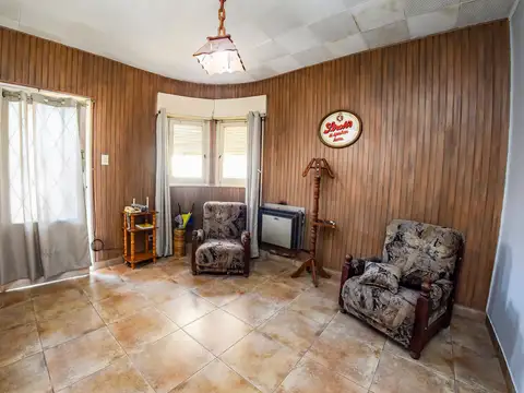 VENTA ! CASA DE 2 DORMITORIOS Y PATIO EN AZCUENAGA