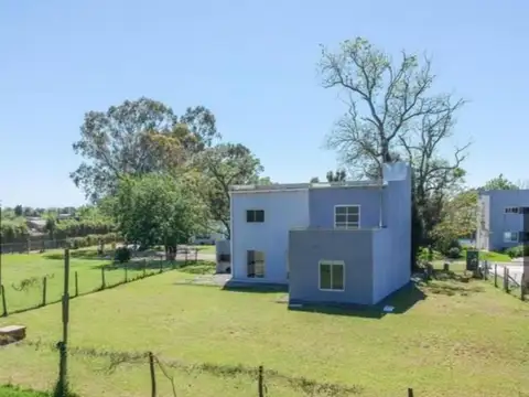 Casa a estrenar en Barrio cerrado La Candida  de tres dormitorios -  La plata l Brandsen