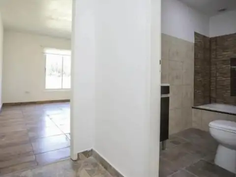 Casa 6 ambientes con 2 baños
