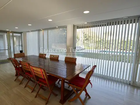 Casa en Venta con 7 cocheras