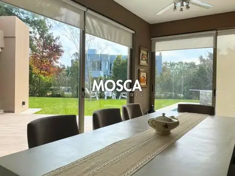Casa 5 ambientes con 4 baños