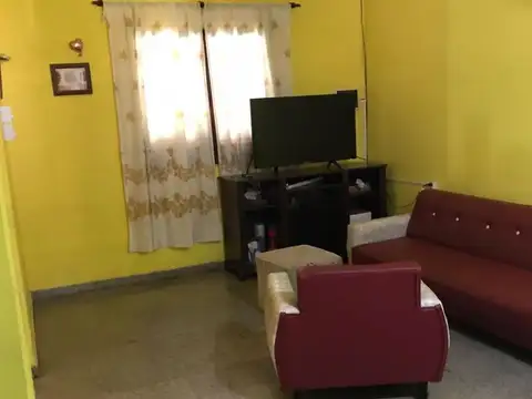 SE VENDE: PJE NICOLAS ROJAS ACOSTA. DUPLEX 3 DORMITORIOS