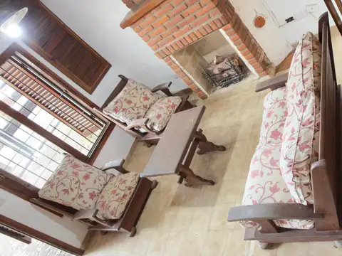 Depto Tipo Casa 4 ambientes con 2 baños