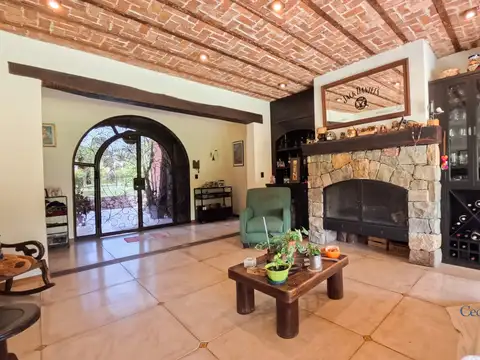 Casa en Venta con 5 cocheras