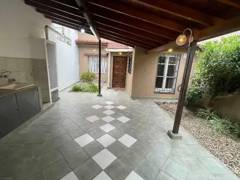 Depto Tipo Casa en Alquiler de 2 dormitorios
