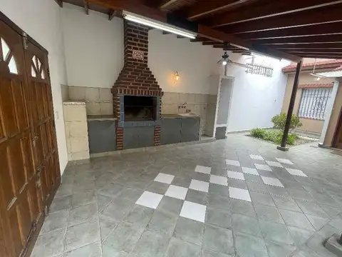 Depto Tipo Casa en Alquiler de 3 ambientes