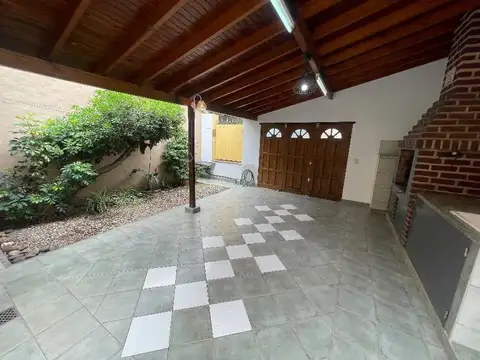 Depto Tipo Casa en Alquiler con 1 cocheras