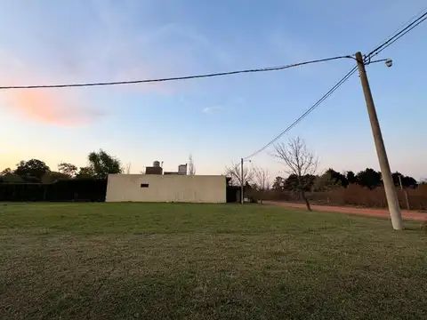 Venta terreno en esquina de 477 m² – Don Héctor