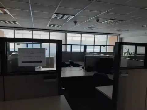 Oficina en Alquiler con 1 cochera