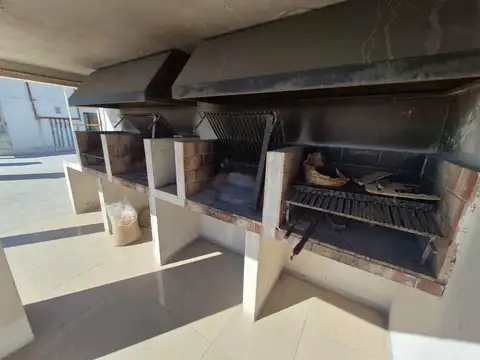 2 amb con balcon , cochera , baulera y parrilla